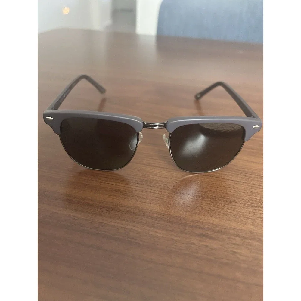 Tommy Hilfiger no scratches